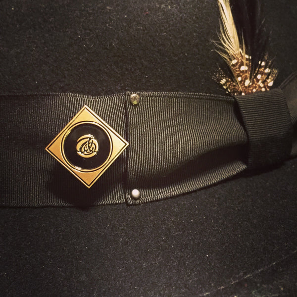 Plinth & Scratch Logo Pin